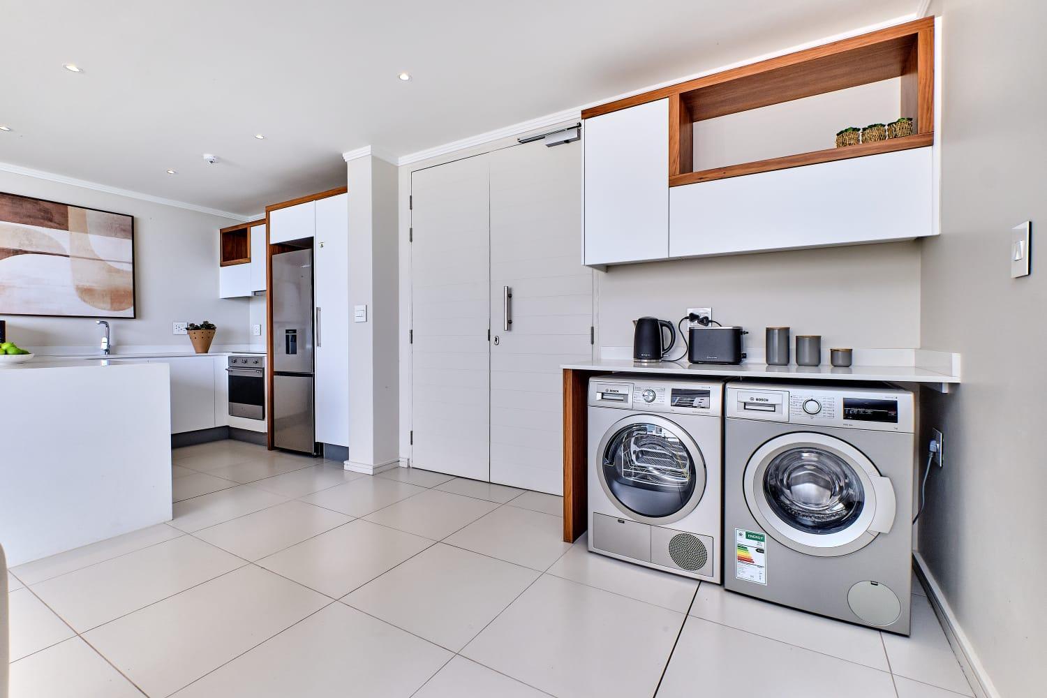 La Vista Dream Apartments Luxury & Modern with City View and Inverter back up!