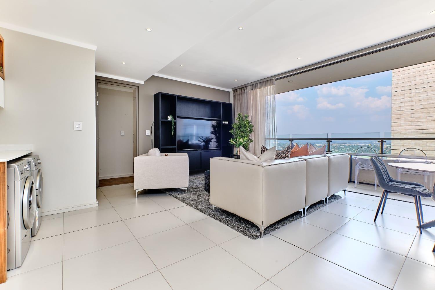 La Vista Dream Apartments Luxury & Modern with City View and Inverter back up!