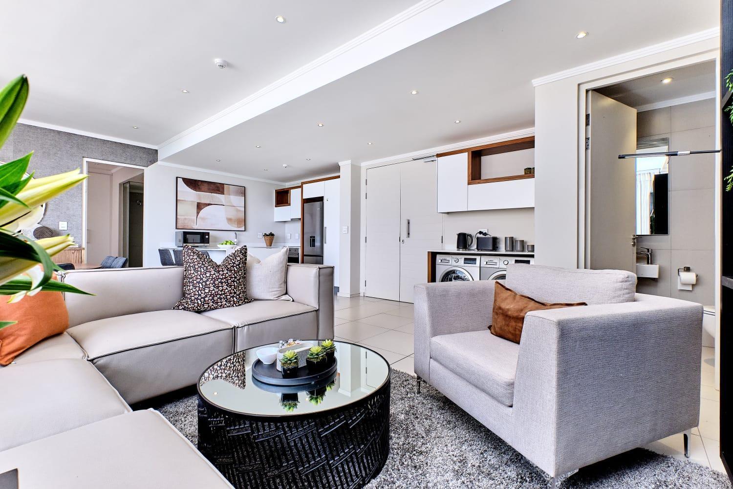 La Vista Dream Apartments Luxury & Modern with City View and Inverter back up!