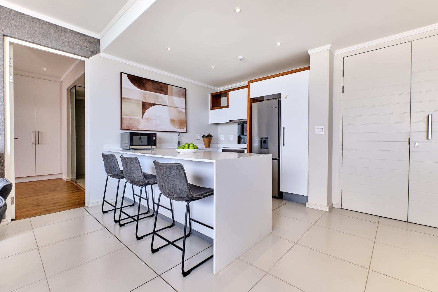 La Vista Dream Apartments Luxury & Modern with City View and Inverter back up!