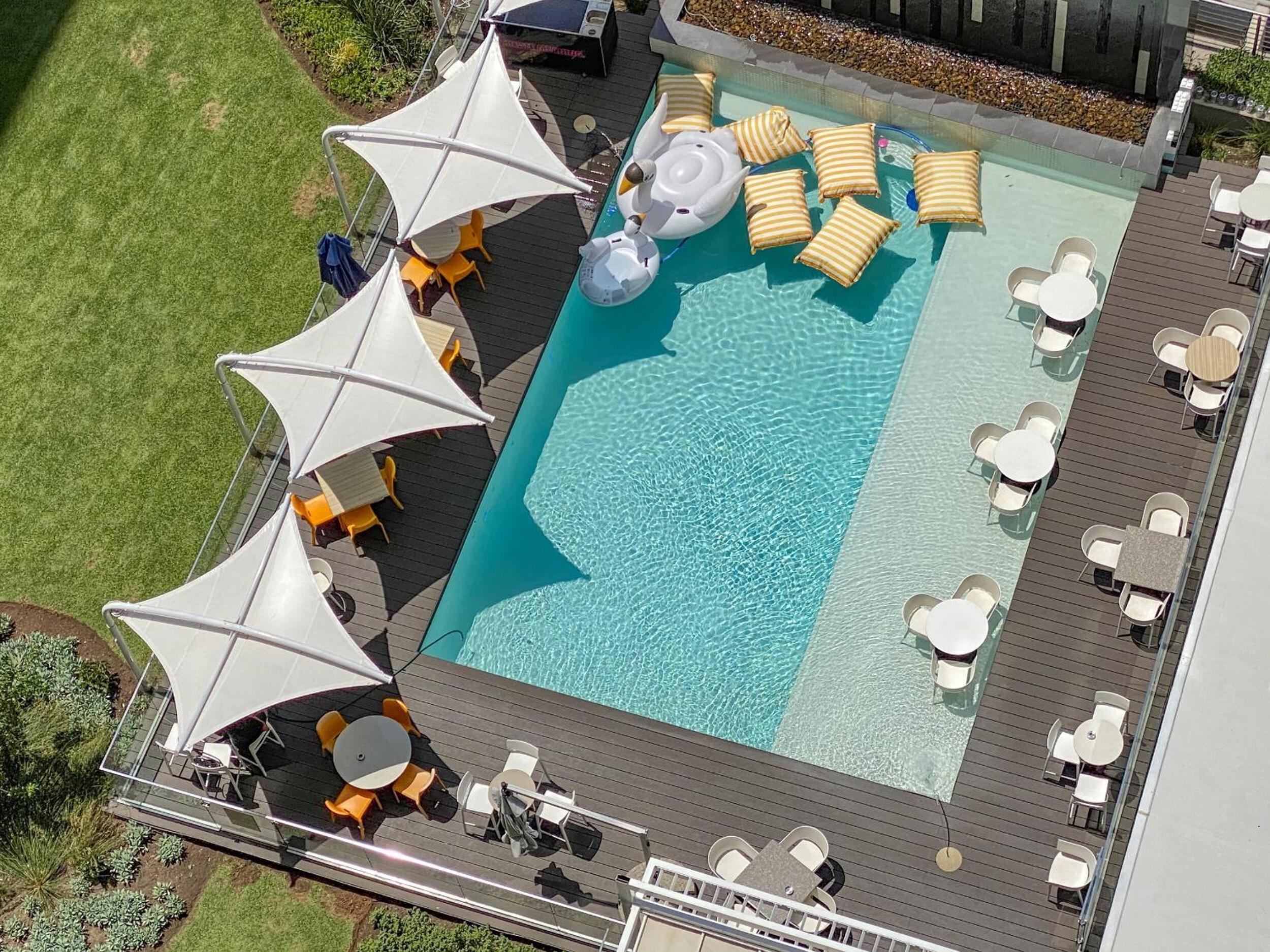La Vista Dream Apartments Luxury & Modern with City View and Inverter back up!