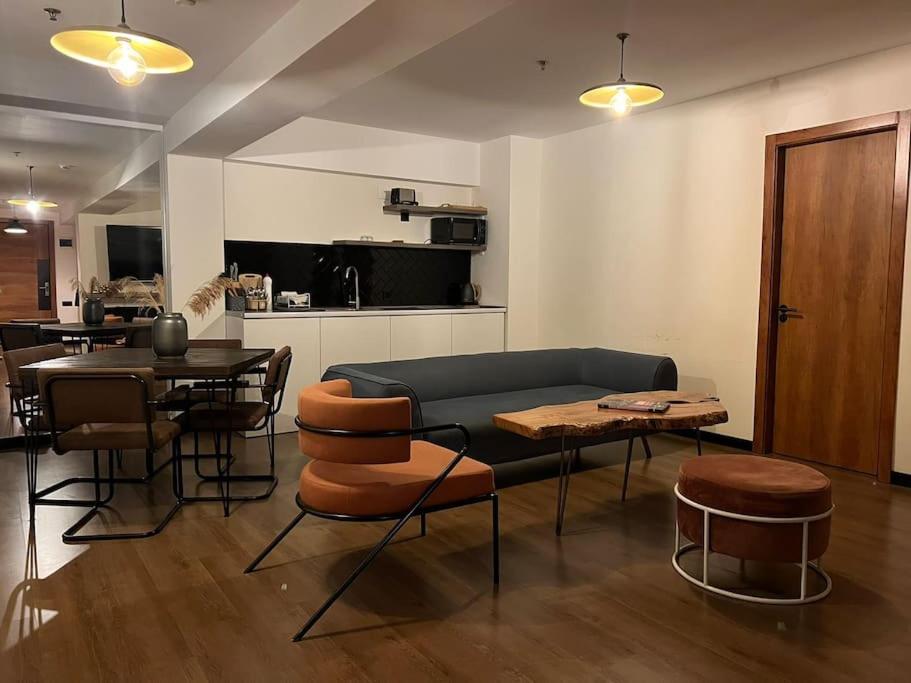 Paskunji Marshall Apartment view 5