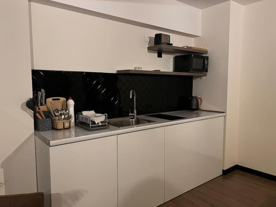 Paskunji Marshall Apartment view 3