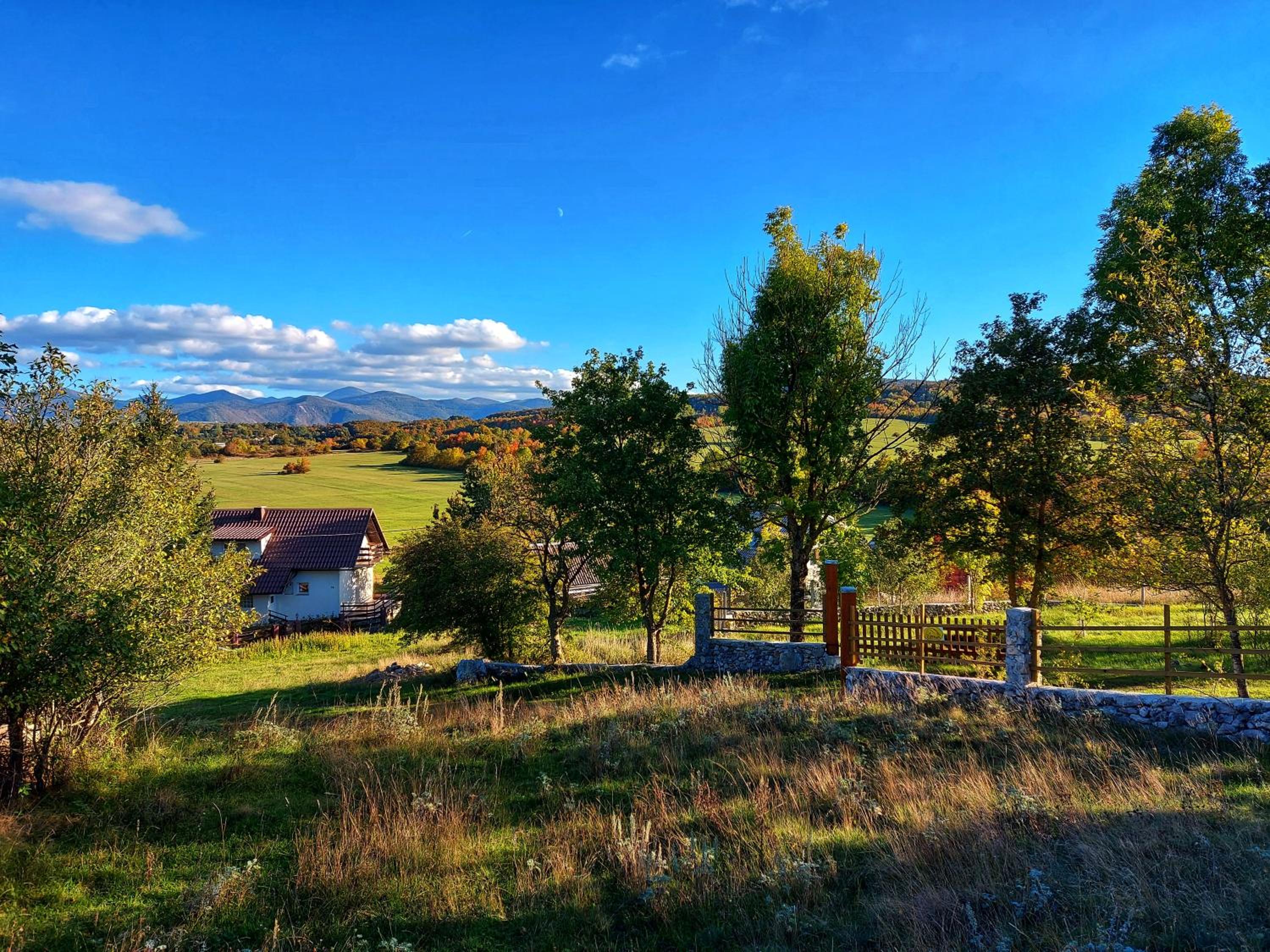 Peter's Pine Cottage en Korenica