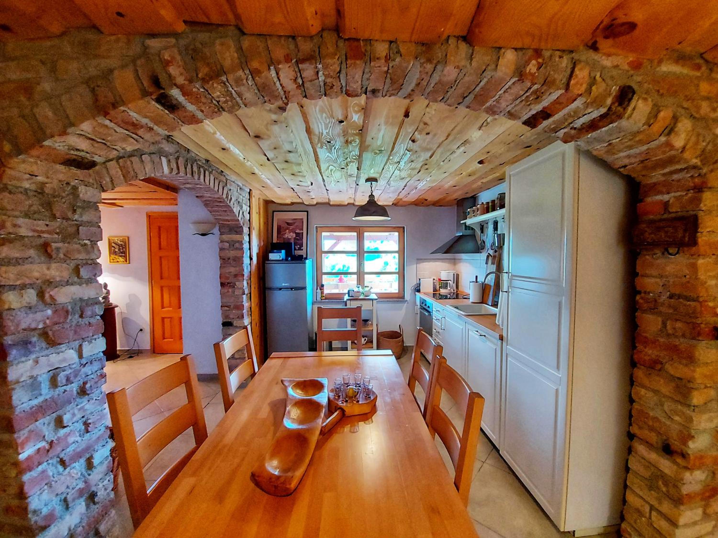 Peter's Pine Cottage en Korenica
