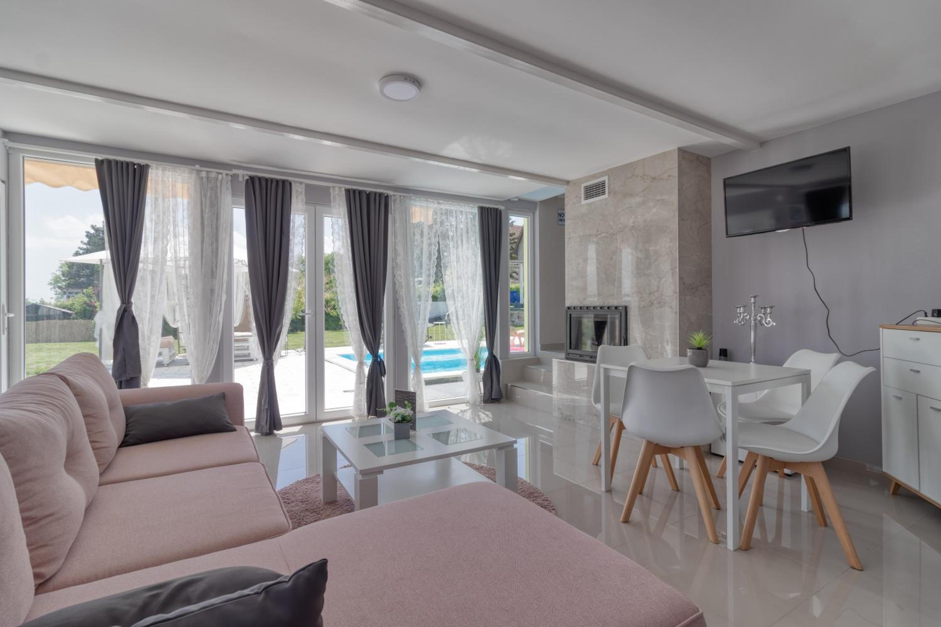 Bungalow Lux view 2