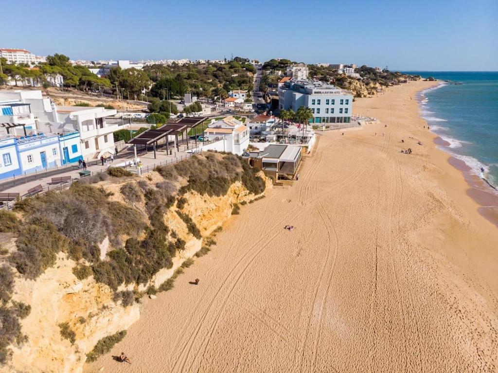 Refurbished beachfront house, Pool, AC, WiFi, Albufeira, sea view view 2