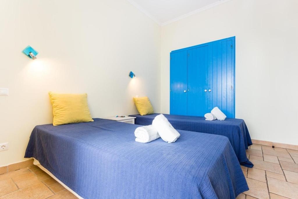 Refurbished beachfront house, Pool, AC, WiFi, Albufeira, sea view view 3