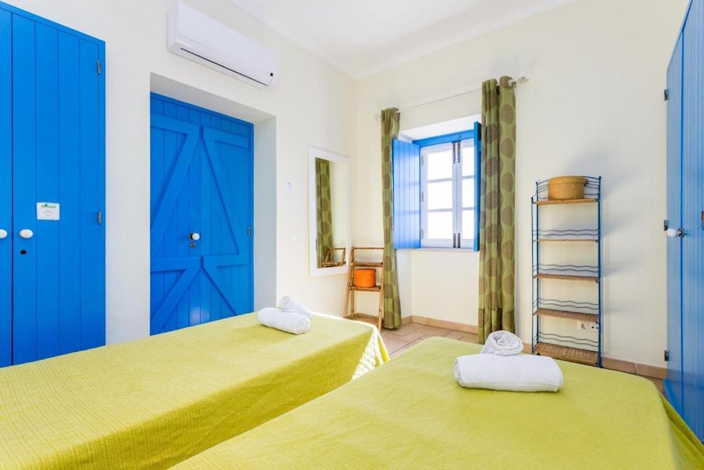 Refurbished beachfront house, Pool, AC, WiFi, Albufeira, sea view view 4