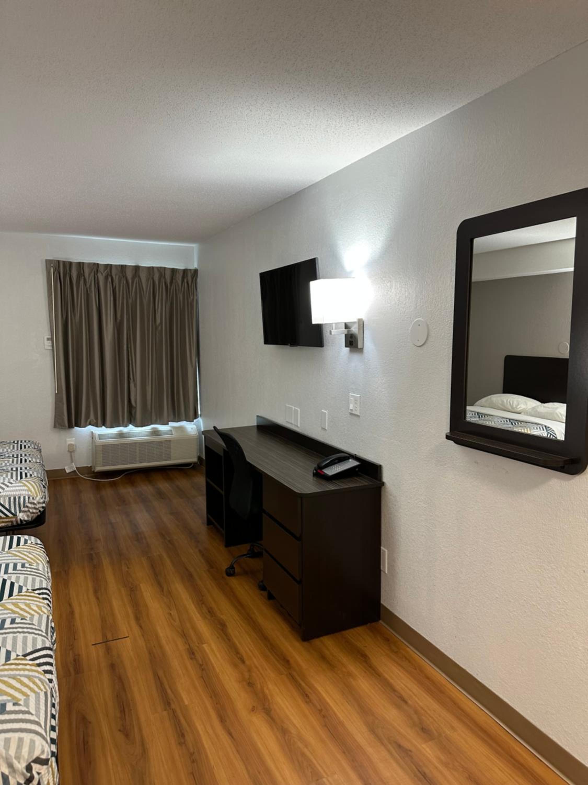 Motel 6-Greensboro, NC - Airport