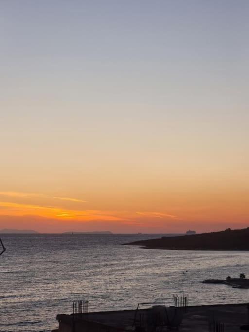 Lovely 2 Bedroom Apartment just 30m from the Sea