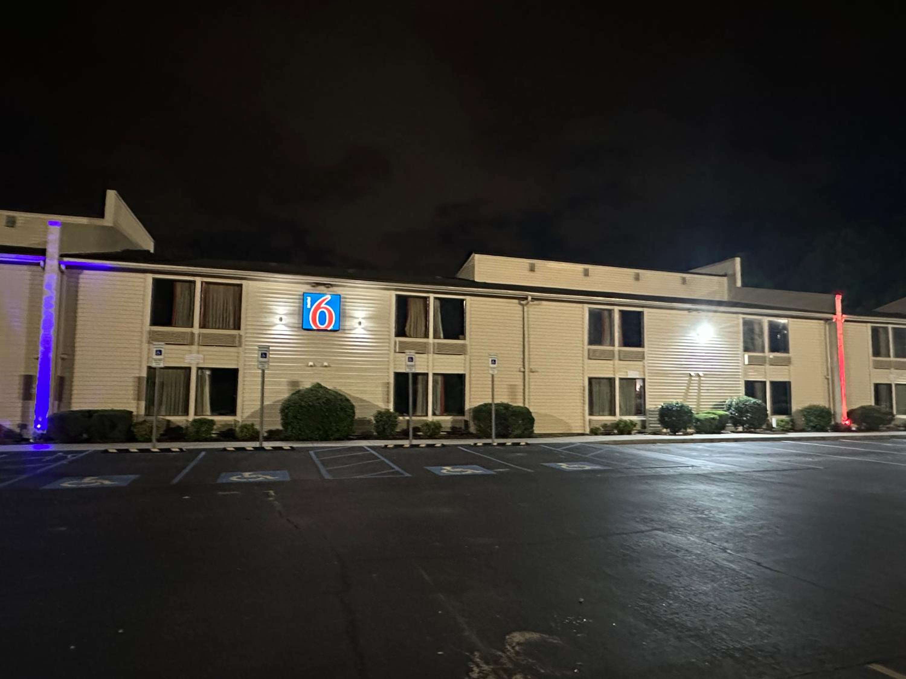 Motel 6-Greensboro, NC - Airport