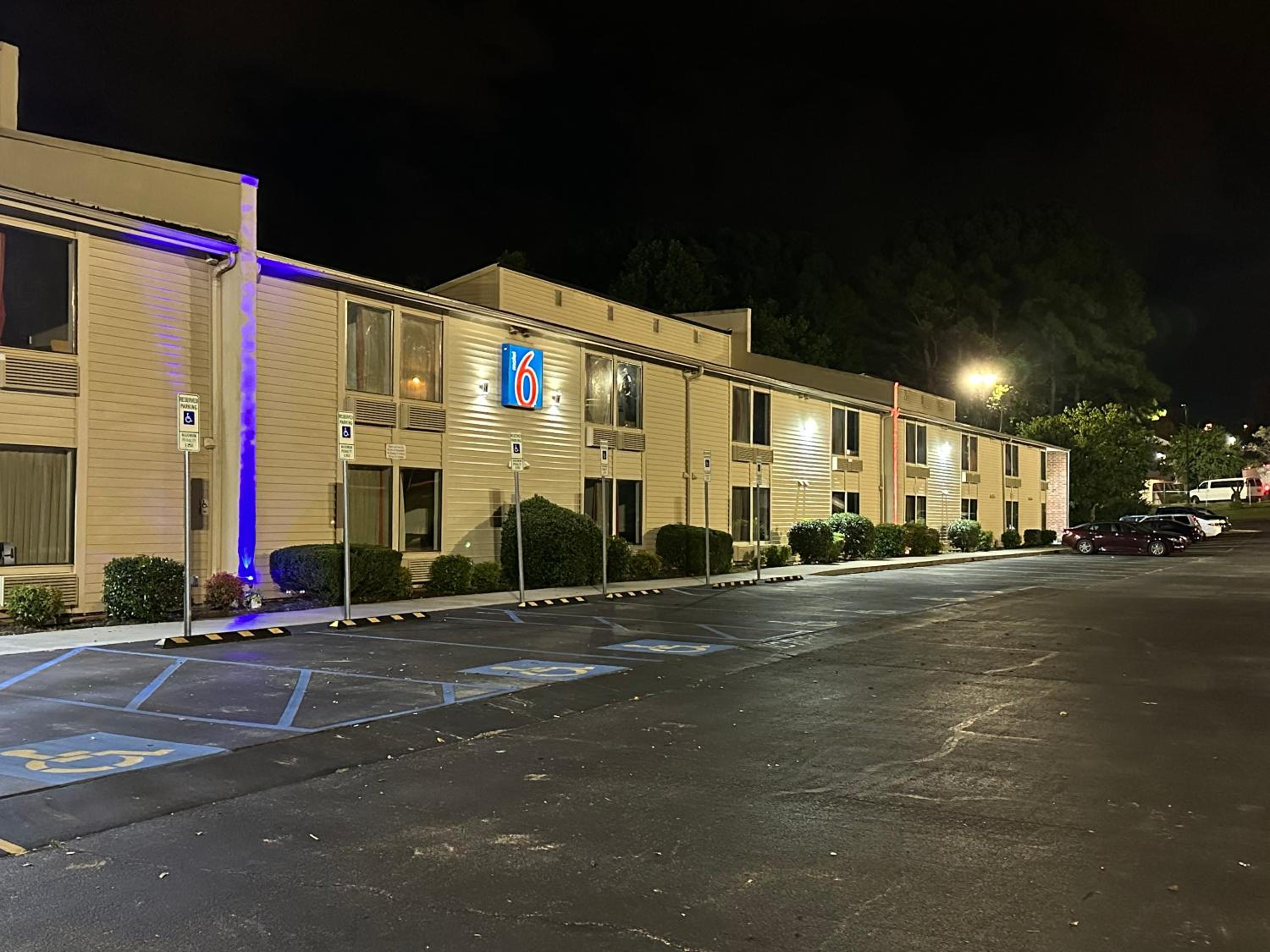 Motel 6-Greensboro, NC - Airport