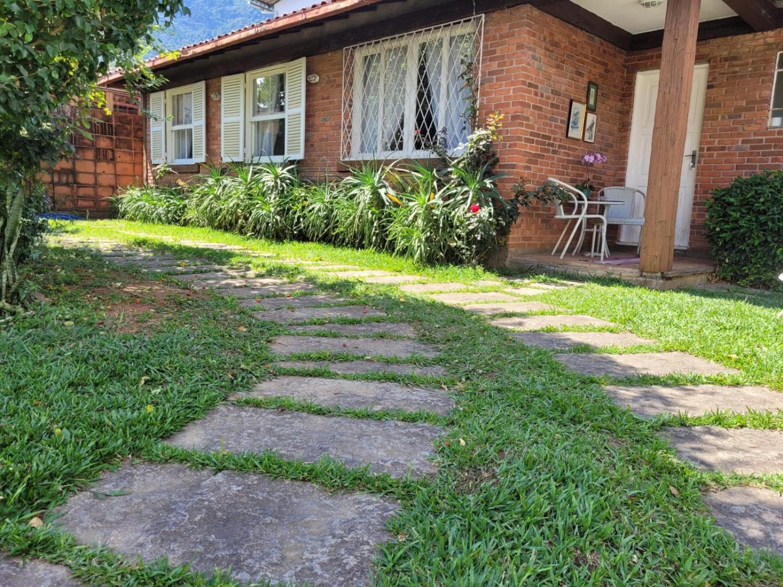 Hotel Chalé Casa de Esther - Image 1
