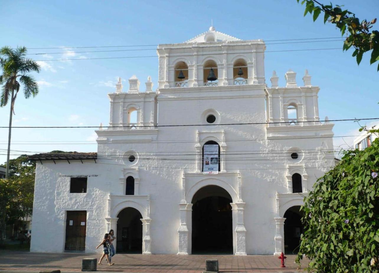 Moderno Penthouse cartago centro vista al rio