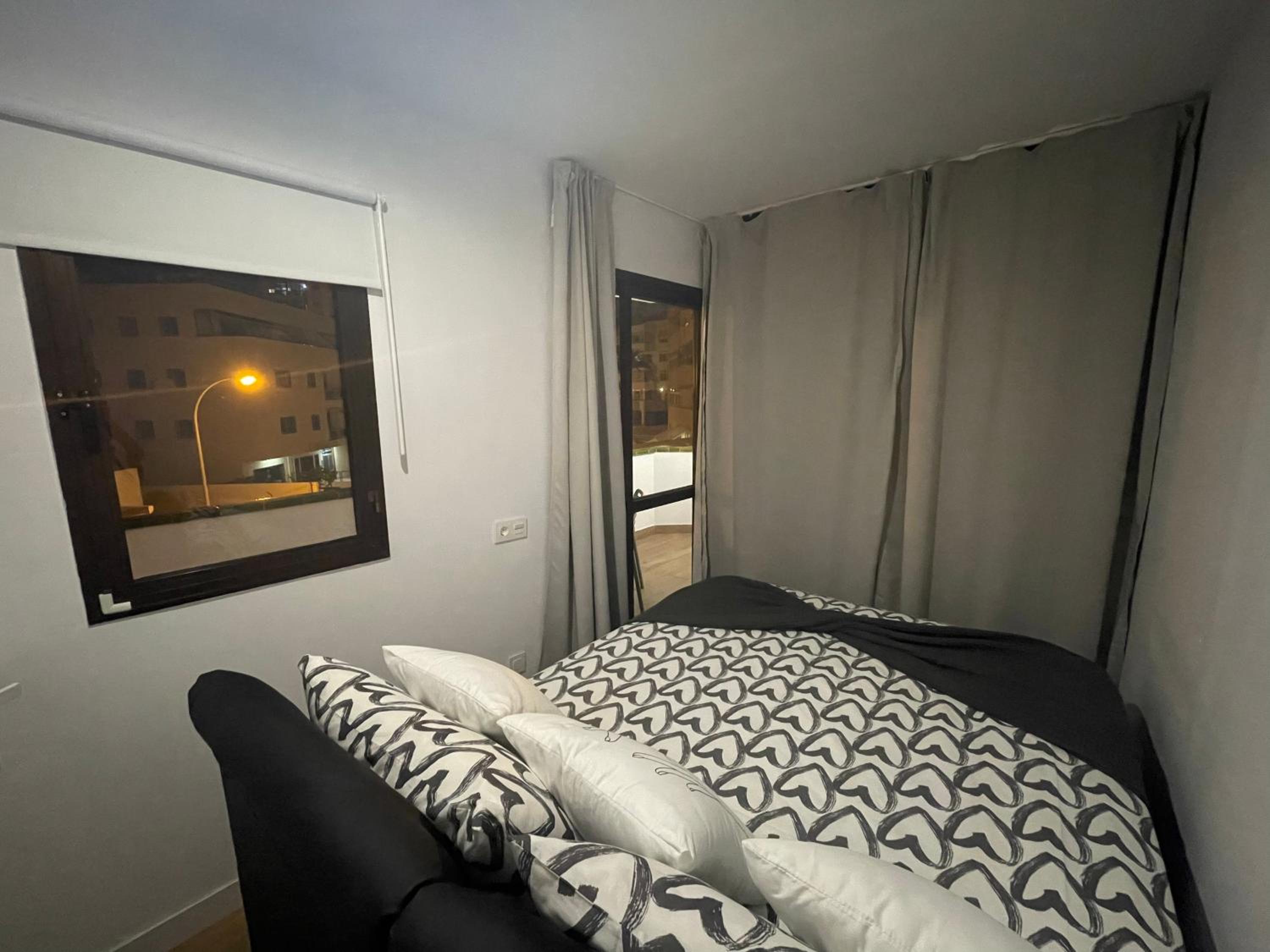 Tenerifeopenhome Central corner relax, wifi, breakfast, beach Los Cristisnos