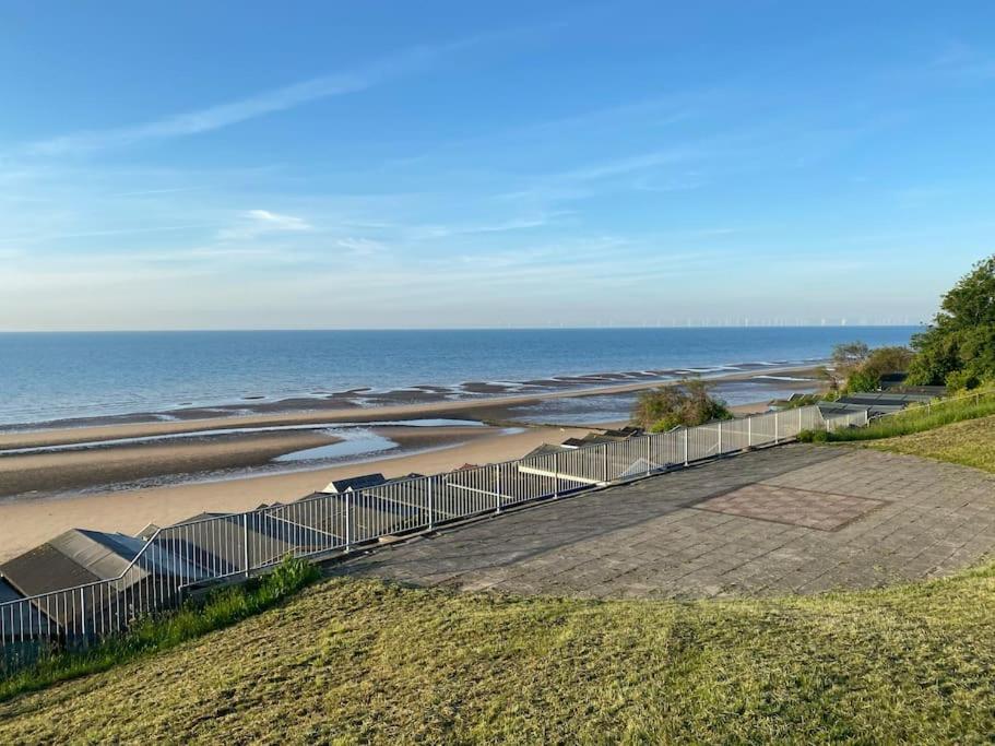 Lovely 1 bed flat 200 metres from beach view 3