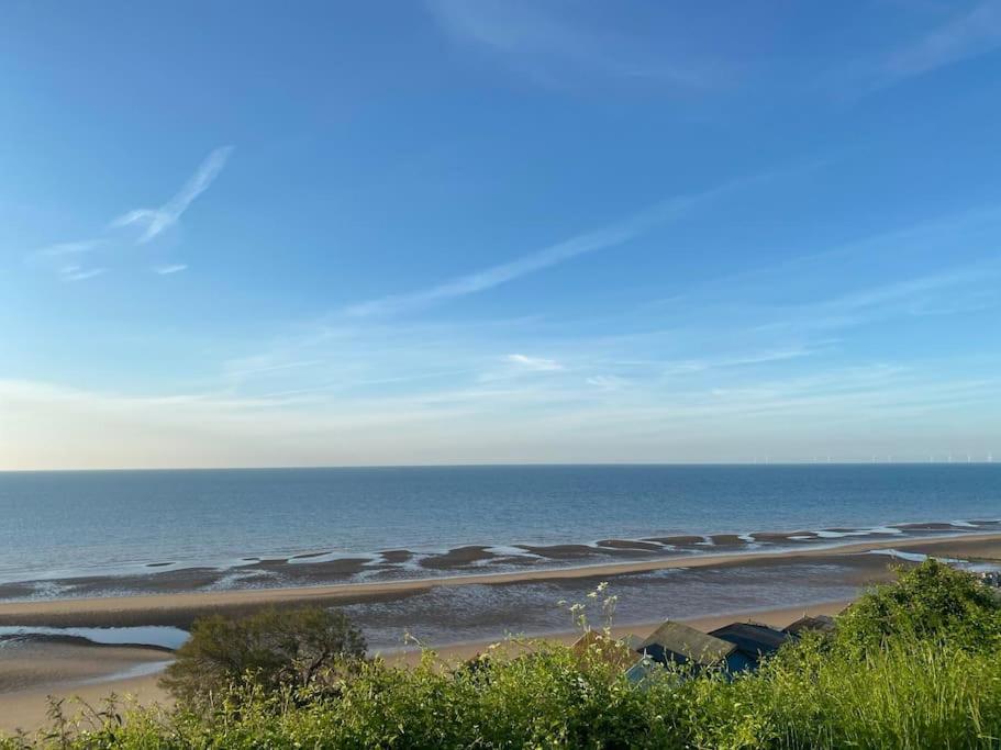 Lovely 1 bed flat 200 metres from beach view 4