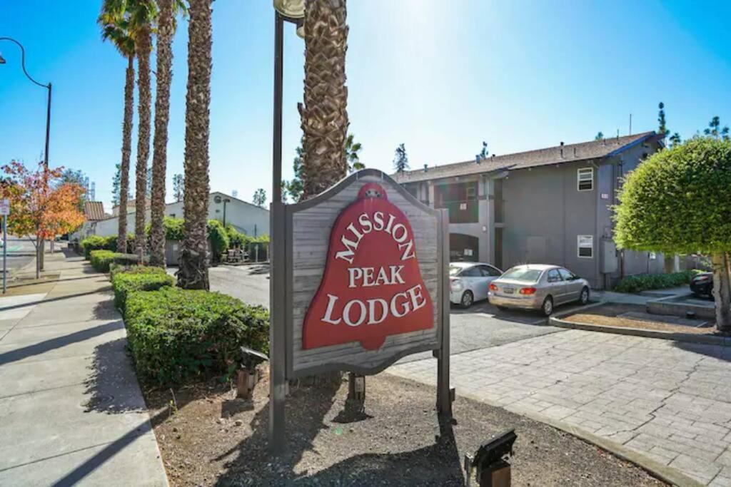 San Jose Vacations - Mission Peak Lodge - Property Image 1