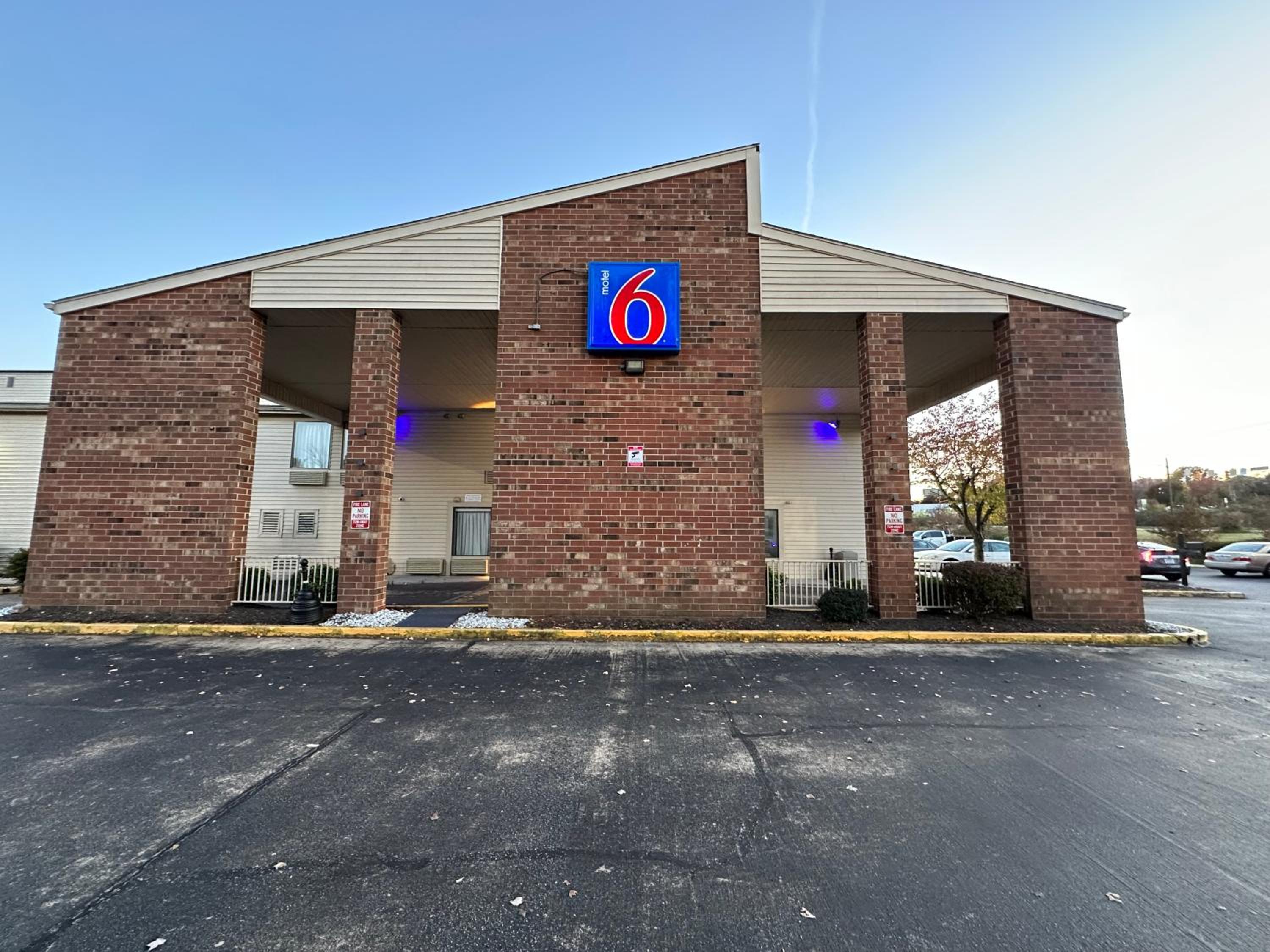 Motel 6-Greensboro, NC - Airport