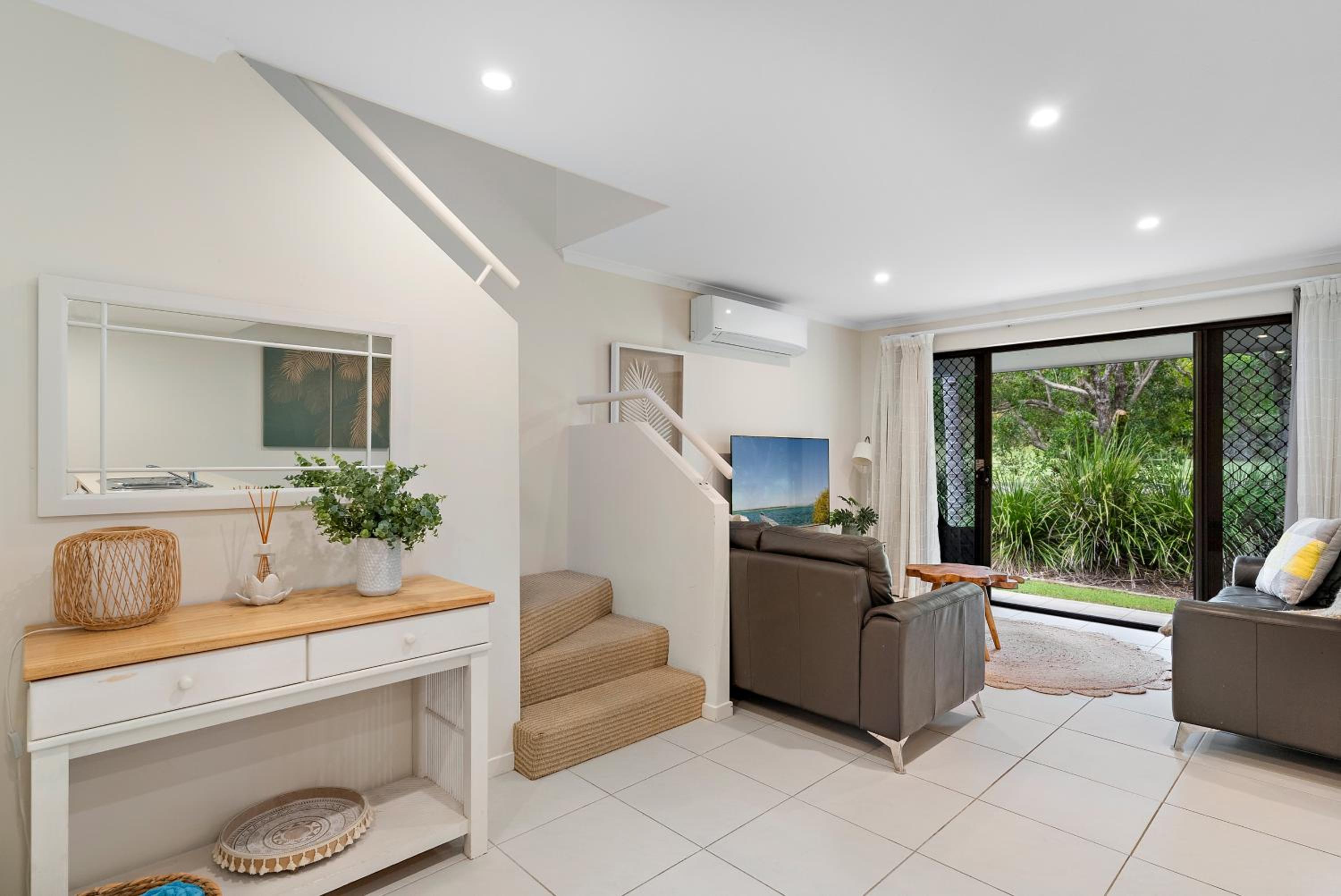 Tropical Retreat in 2 Bedroom Townhouse