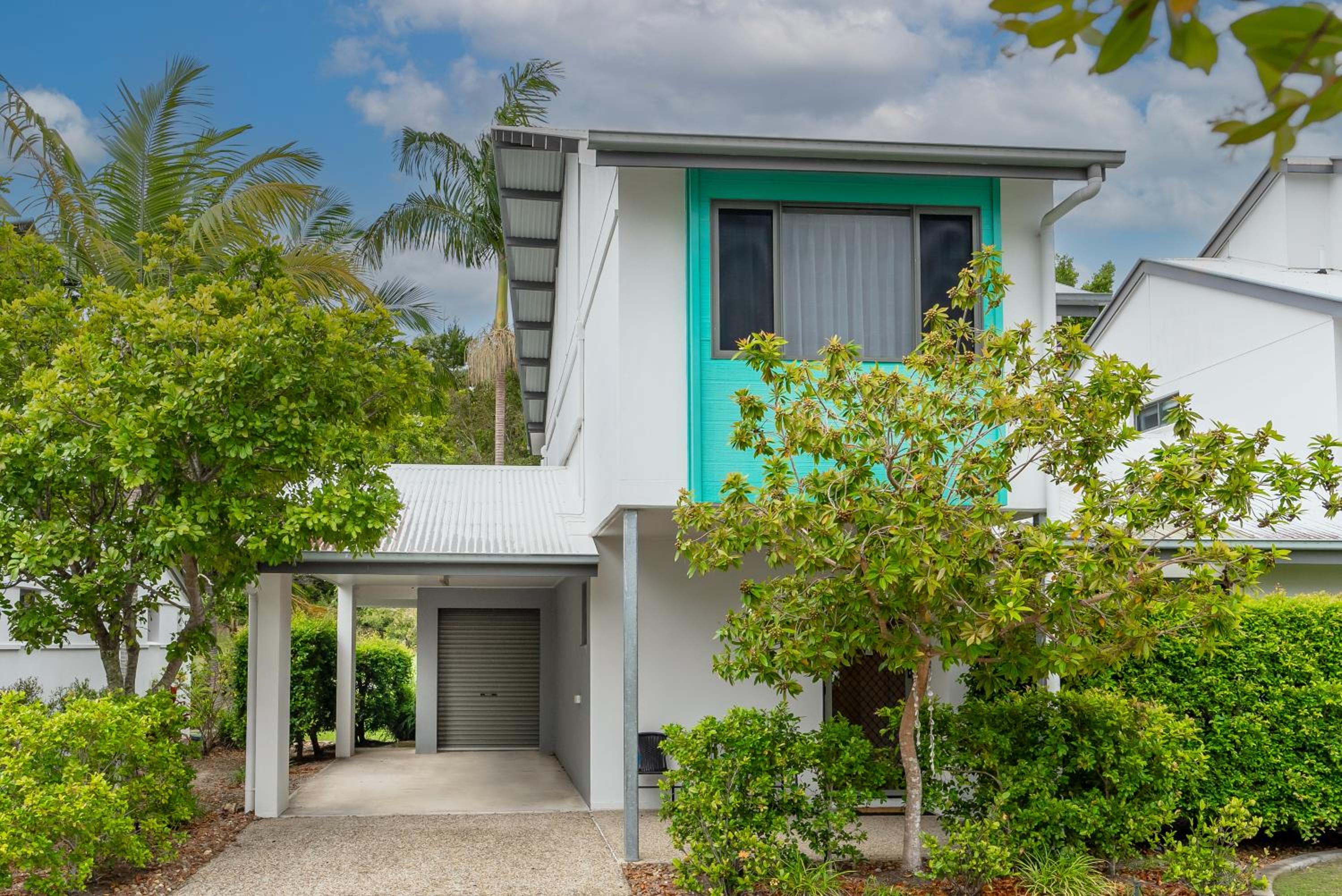 Tropical Retreat in 2 Bedroom Townhouse