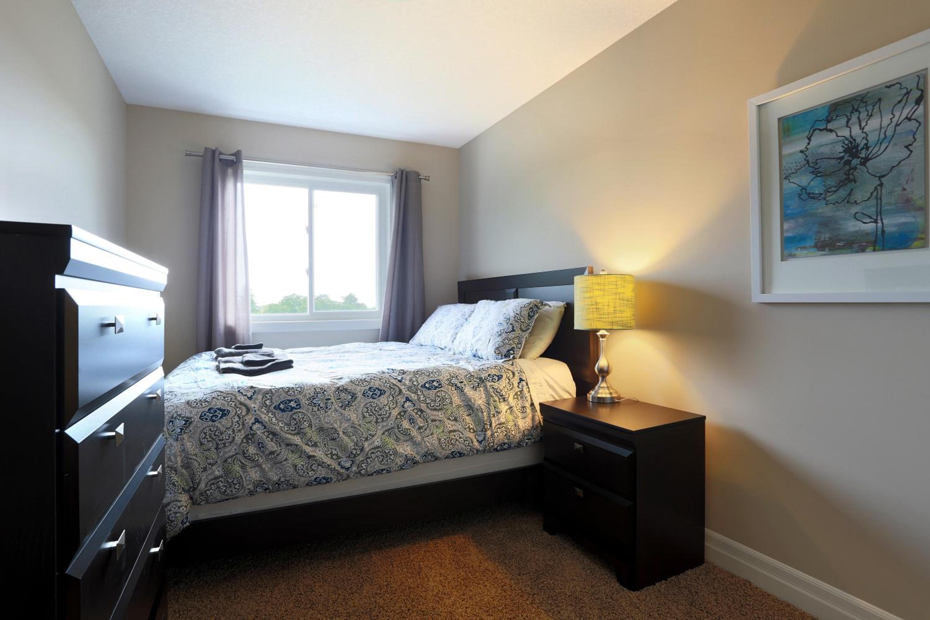 Kitchener Vacations - Boardwalk Homes - Executive Guest Rooms  Townhomes - Property Image 37