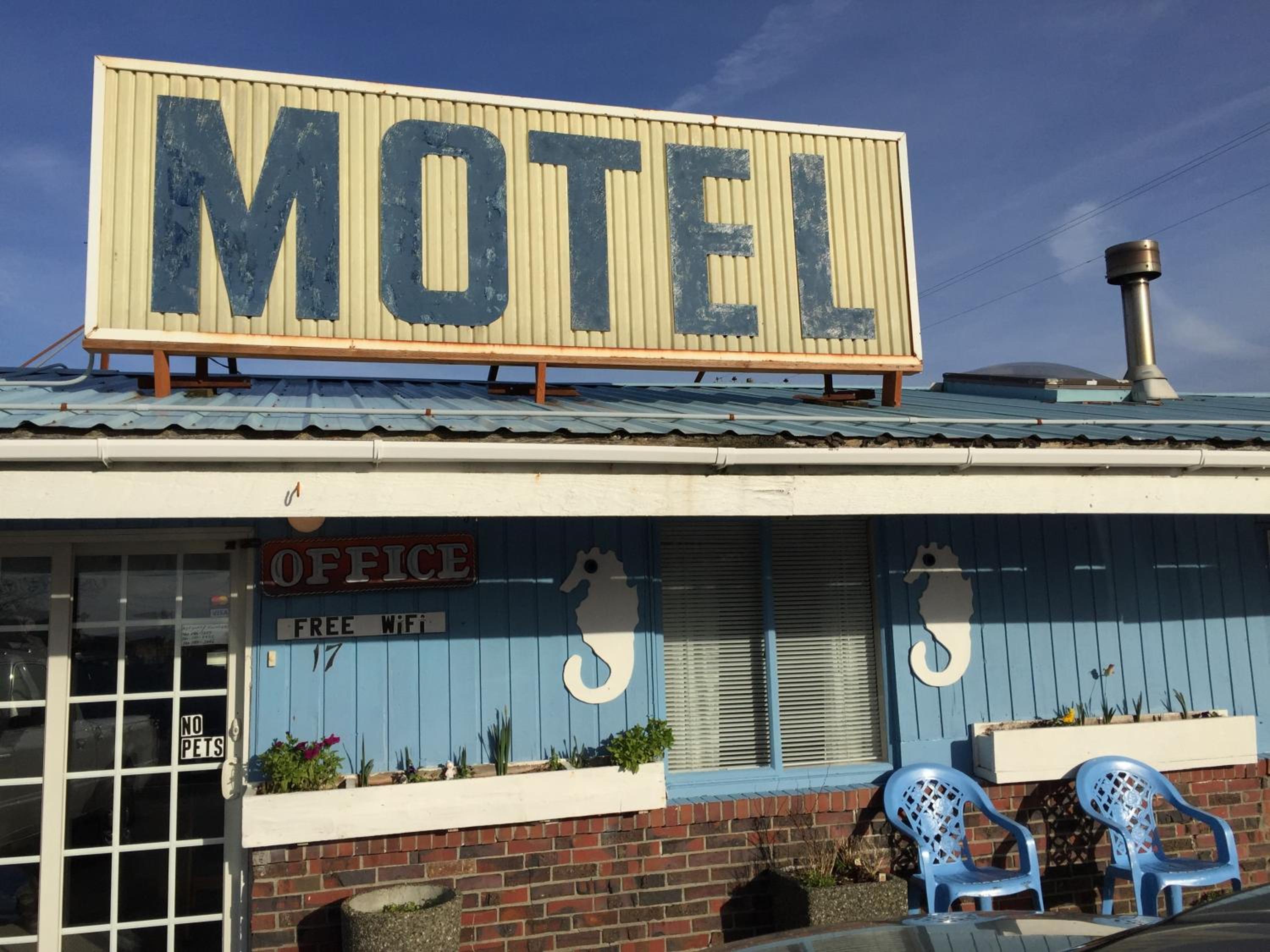 Hotel Chris by the Sea Motel - Image 1