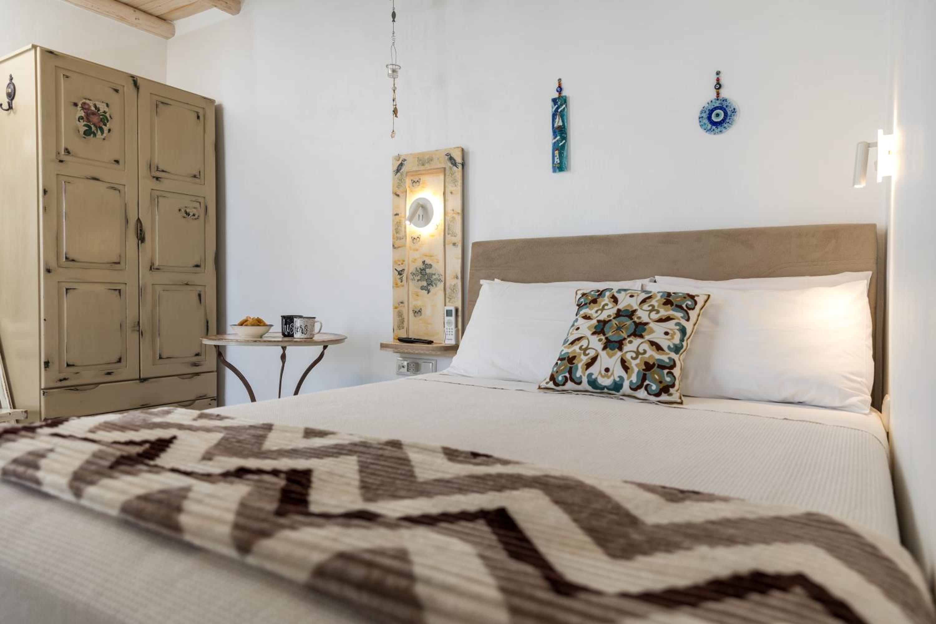 Elizabeth's small apartment photo 4