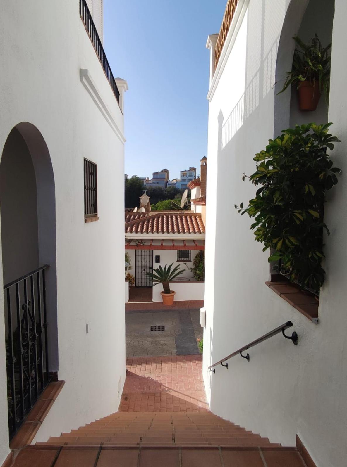 Spaciously Cosy Apartment 5b close to beach view 5