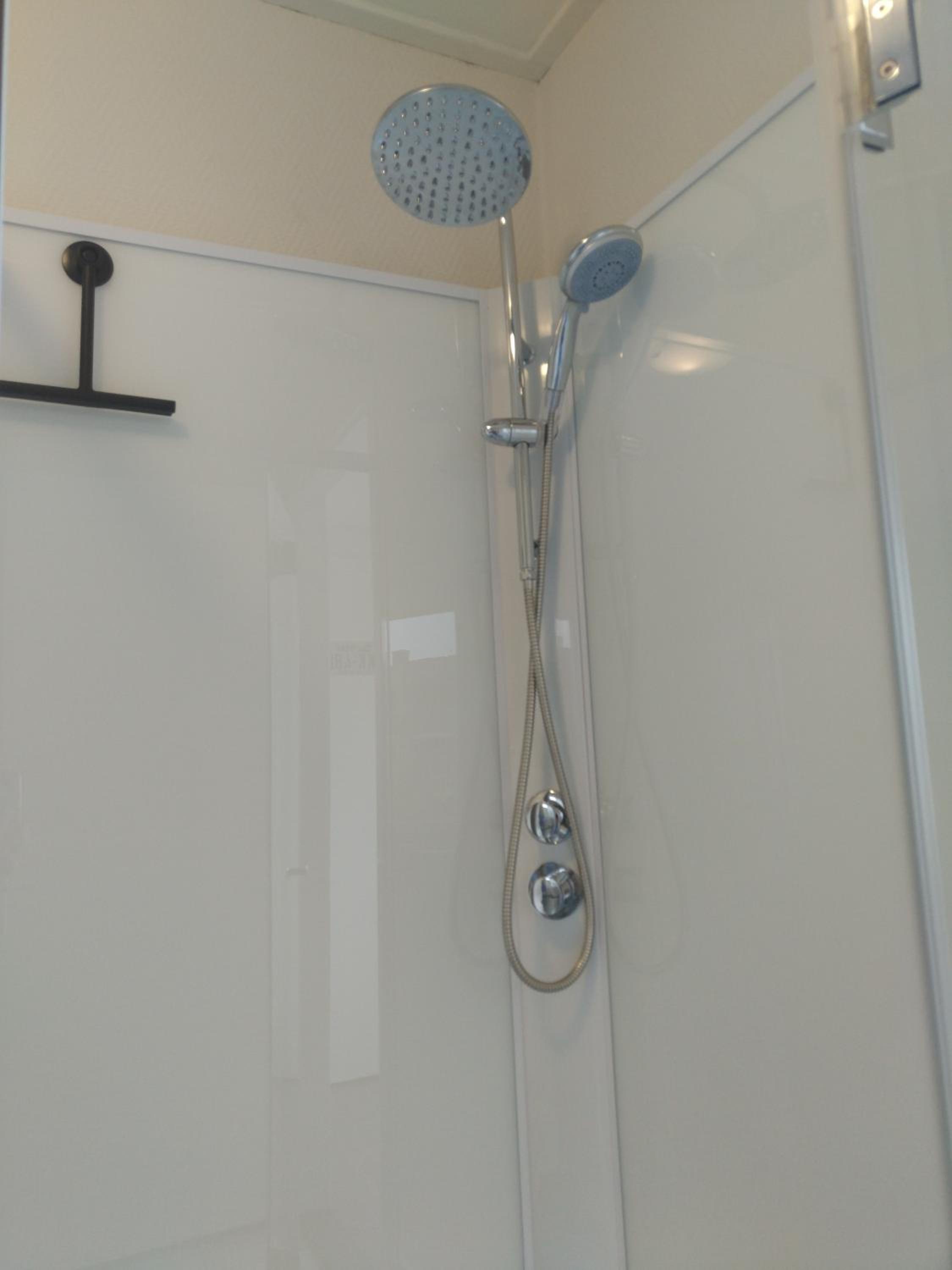 etage met slaap, en badkamer view 3