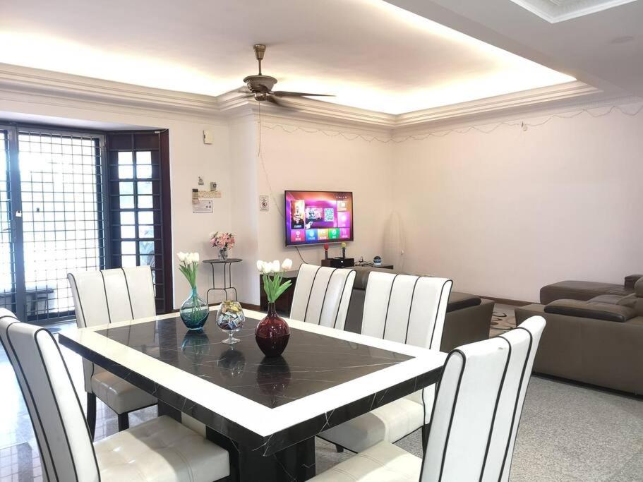 Jb City 5 Bedroom semi-d Near ksl,mid valley ,berjaya waterfront