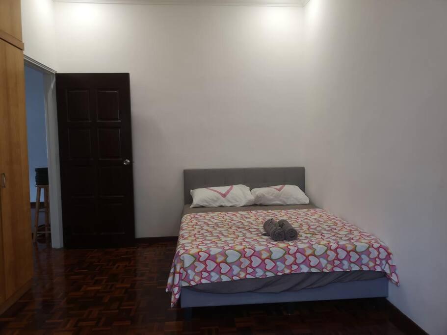 Jb City 5 Bedroom semi-d Near ksl,mid valley ,berjaya waterfront