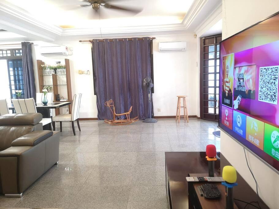 Jb City 5 Bedroom semi-d Near ksl,mid valley ,berjaya waterfront