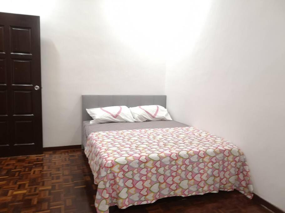Jb City 5 Bedroom semi-d Near ksl,mid valley ,berjaya waterfront