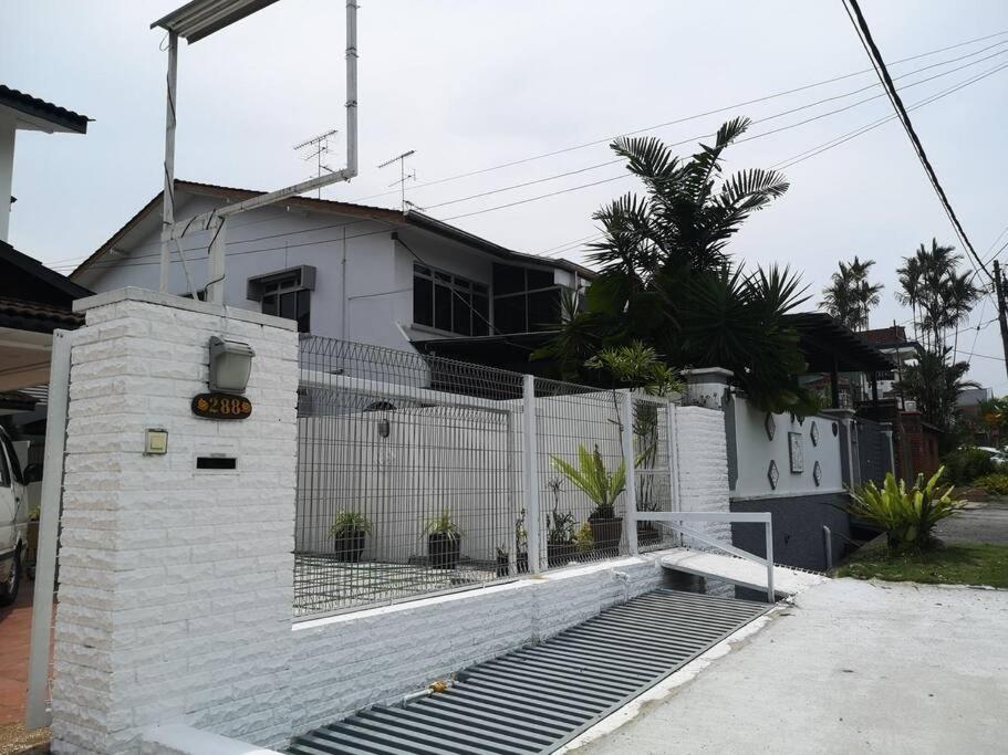 Jb City 5 Bedroom semi-d Near ksl,mid valley ,berjaya waterfront