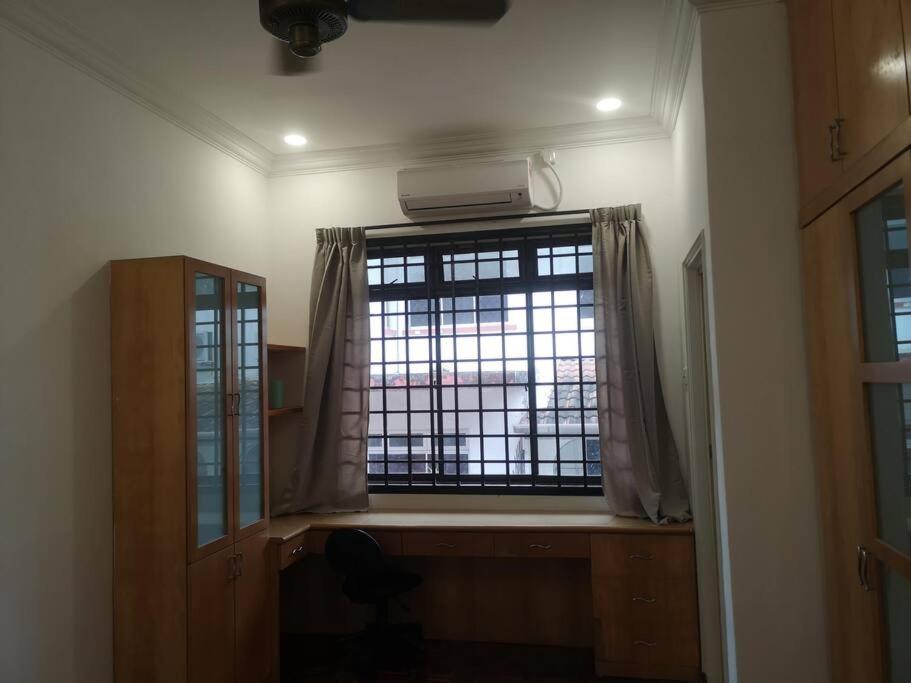 Jb City 5 Bedroom semi-d Near ksl,mid valley ,berjaya waterfront