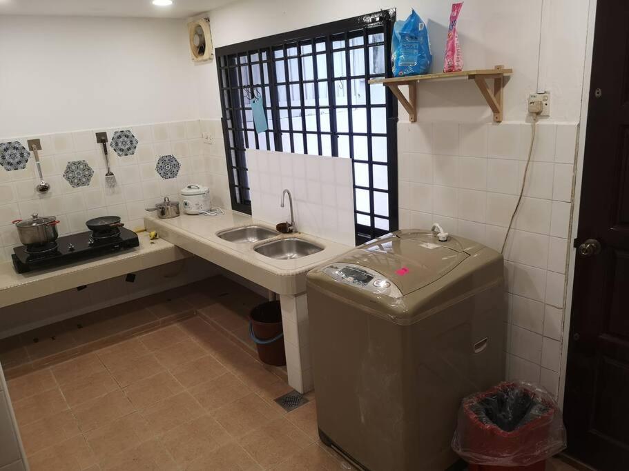 Jb City 5 Bedroom semi-d Near ksl,mid valley ,berjaya waterfront