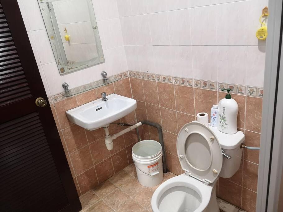 Jb City 5 Bedroom semi-d Near ksl,mid valley ,berjaya waterfront