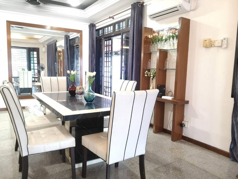 Jb City 5 Bedroom semi-d Near ksl,mid valley ,berjaya waterfront