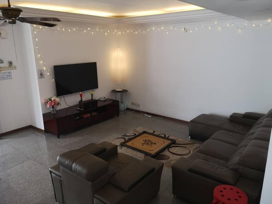 Jb City 5 Bedroom semi-d Near ksl,mid valley ,berjaya waterfront