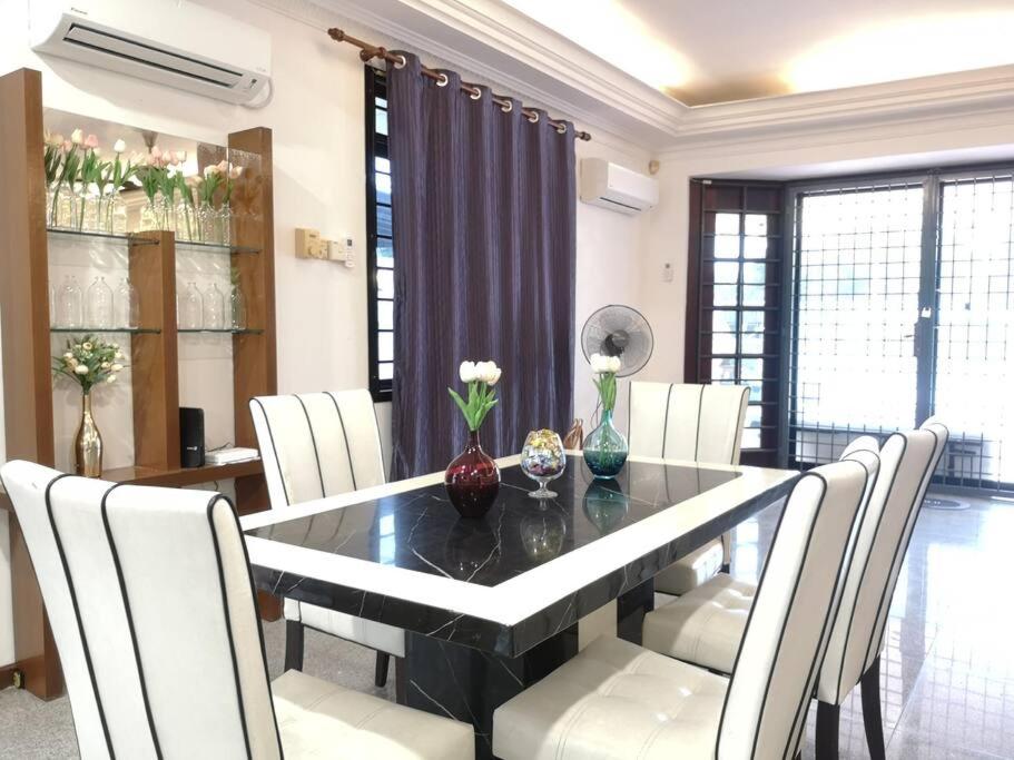 Jb City 5 Bedroom semi-d Near ksl,mid valley ,berjaya waterfront