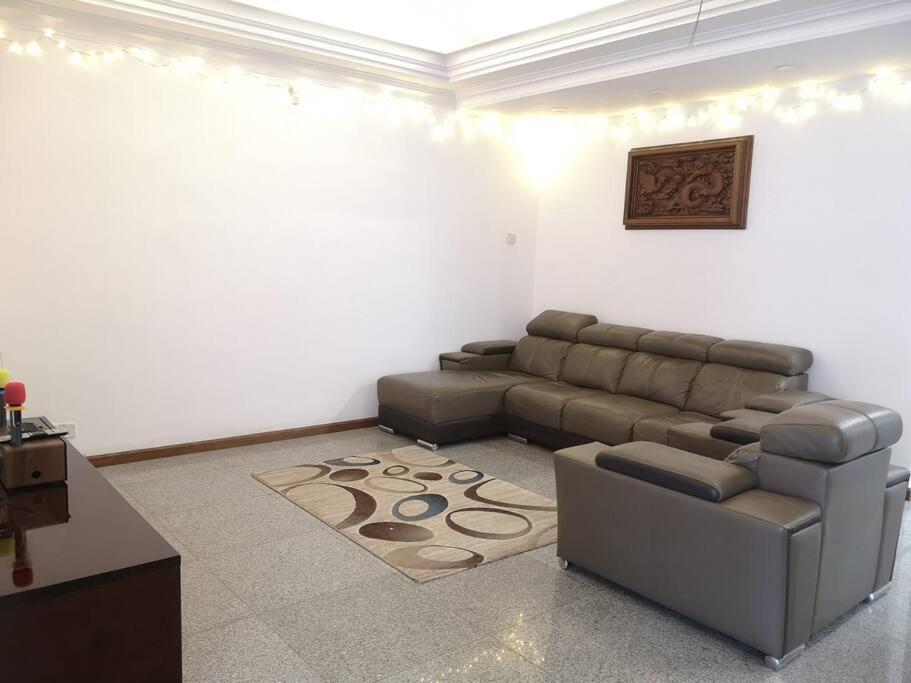 Jb City 5 Bedroom semi-d Near ksl,mid valley ,berjaya waterfront