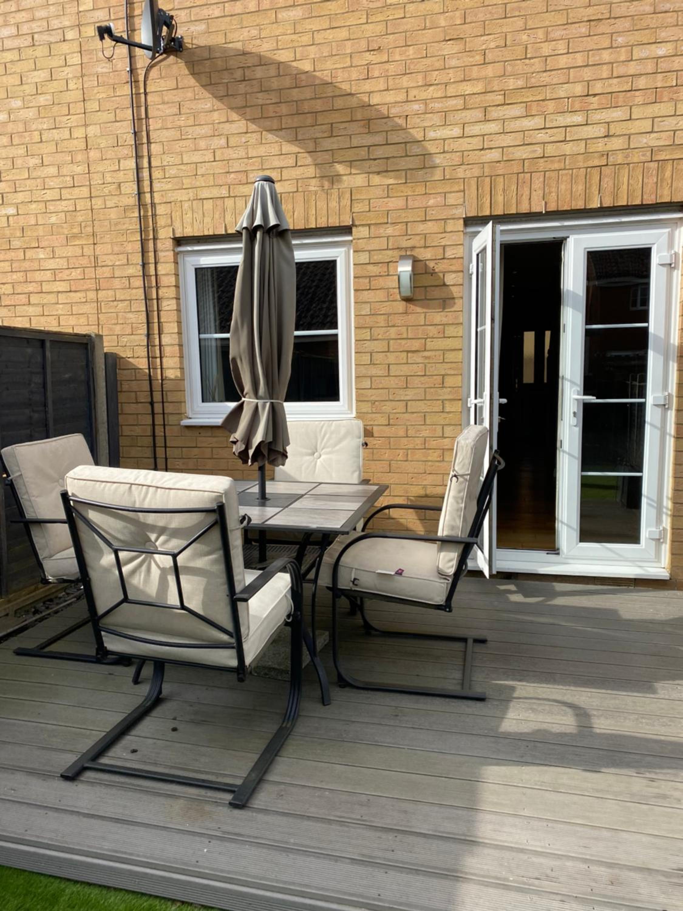 Modern house easy access Norwich city and broads