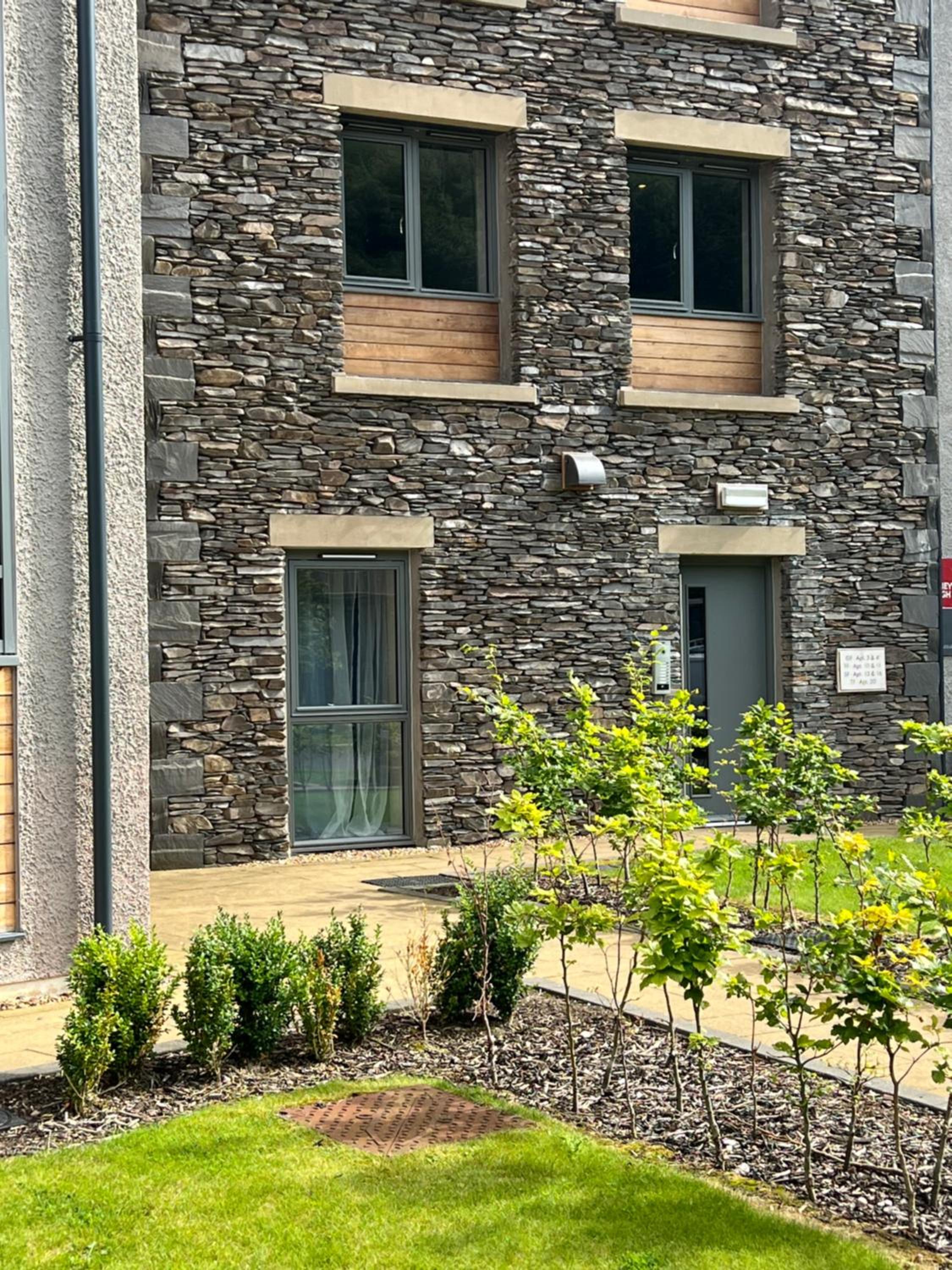 River Vista Retreat - Luxury duplex Apt - Views - Parking - Cycle storage - Spa access option view 5