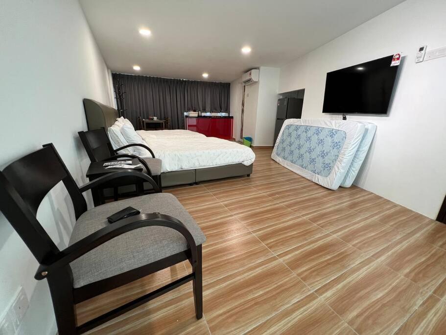 NEW 6 PAX SUITE near USM and SPICE ARENA and AIRPORT photo 4