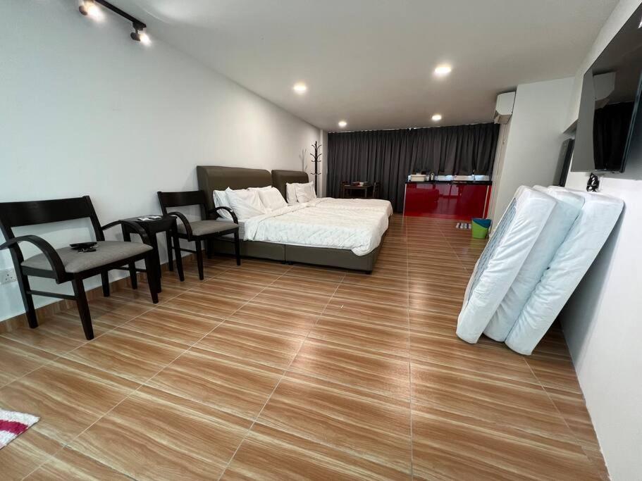 NEW 6 PAX SUITE near USM and SPICE ARENA and AIRPORT view 5