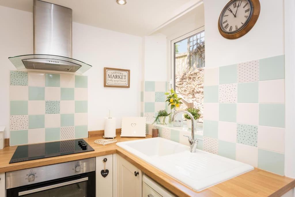 *Brand New* Lemon Tree Cottage view 5