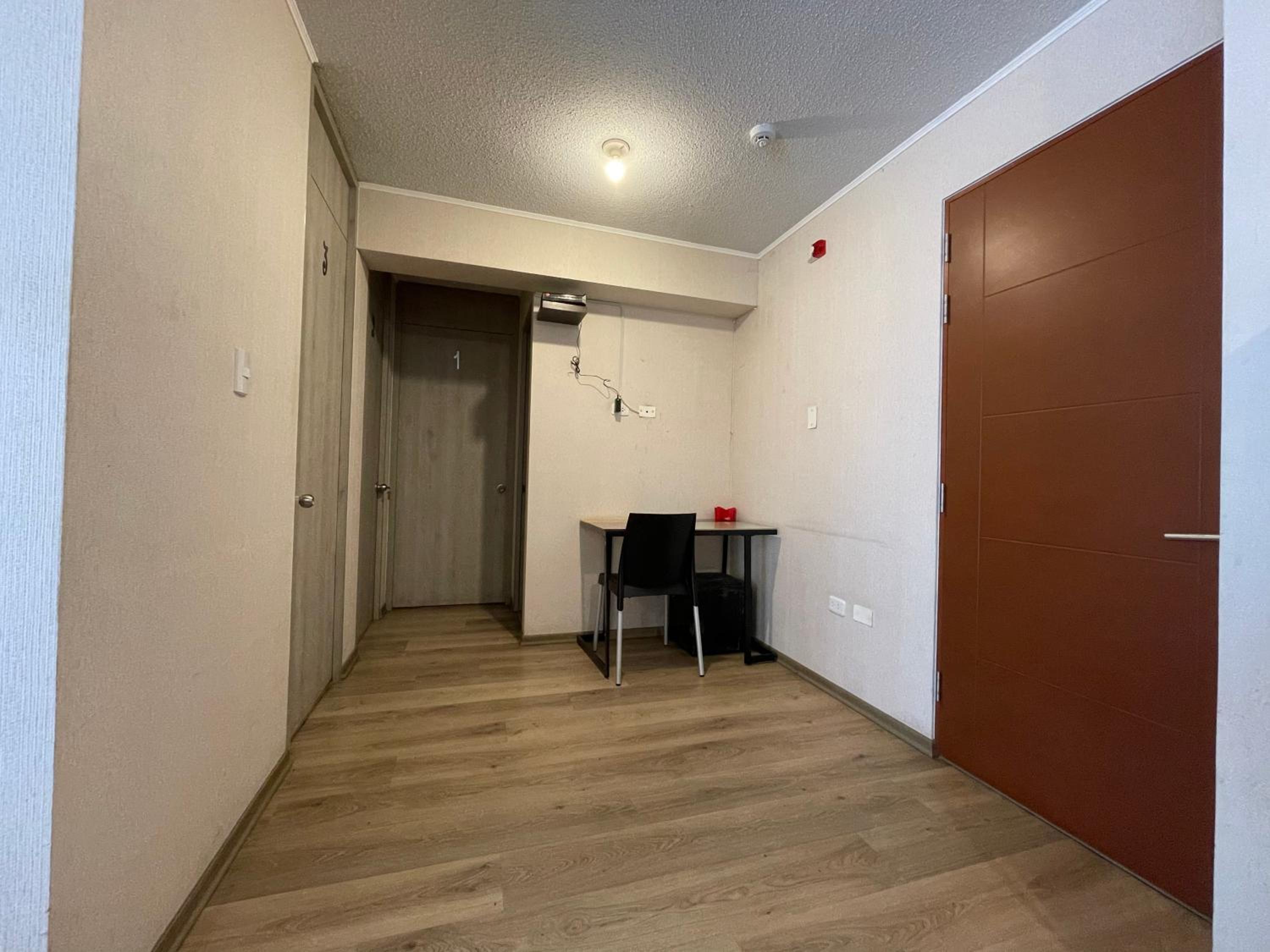 Acogedora habitación privada frente al metro y cerca a la playa