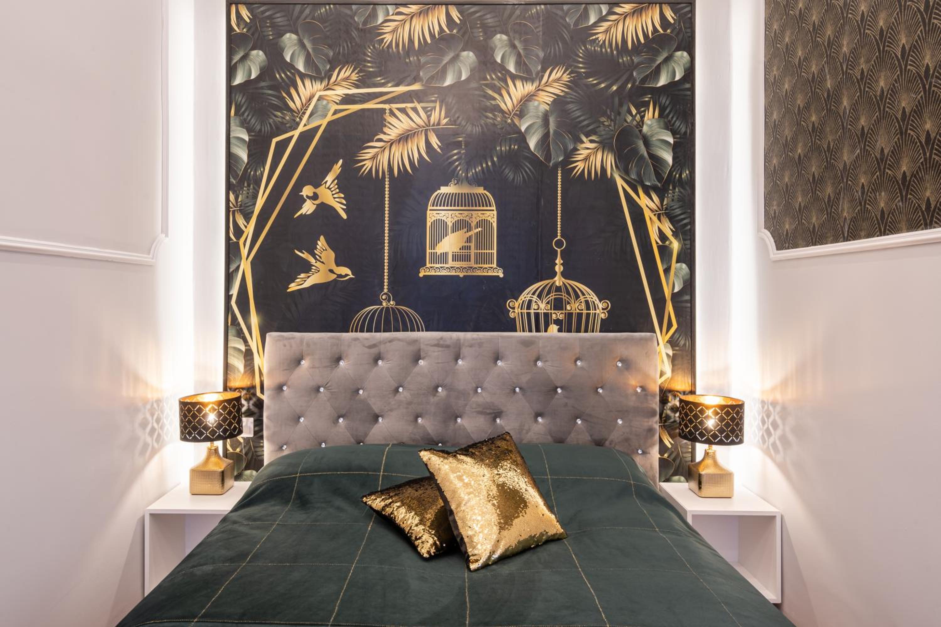 Premium Art Deco Apartment at Broadway // 4BDR & 3BR view 4